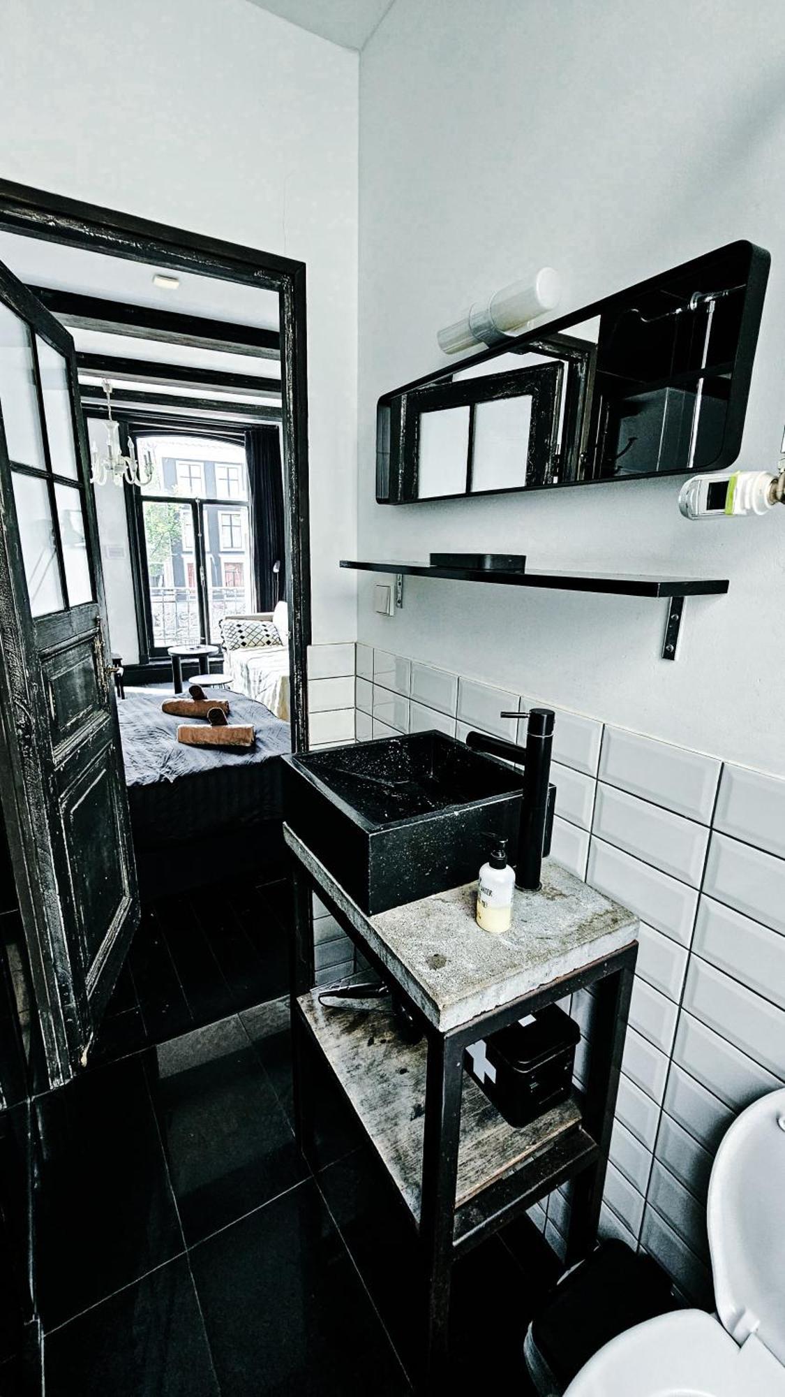 The Black Beauty Private Studio With Canal View From 1799 Amsterdam Eksteriør billede